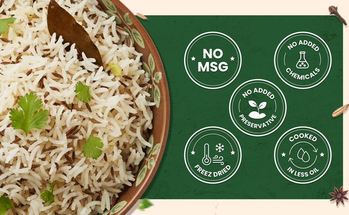 Bowl of rice with a green label highlighting health benefits on a wooden surface